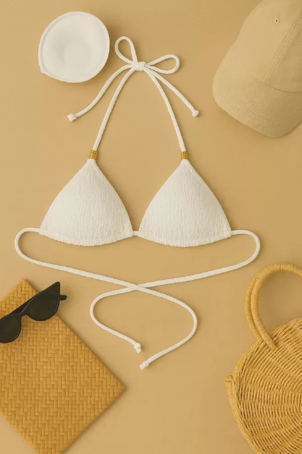 Kadın Beyaz Pedli Üçgen Bikini Üstü Halter Bağlamalı Aksesuarlı