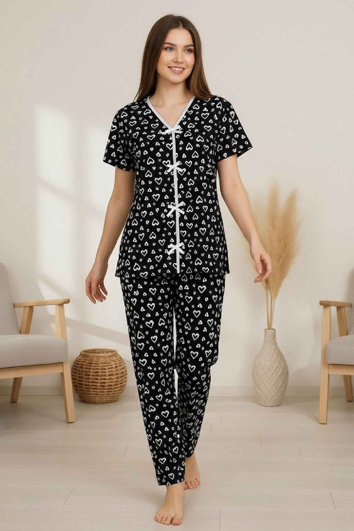 Kadın Siyah Kalp Desenli Fiyonklu Kısa Kollu Uzun Pijama Takımı
