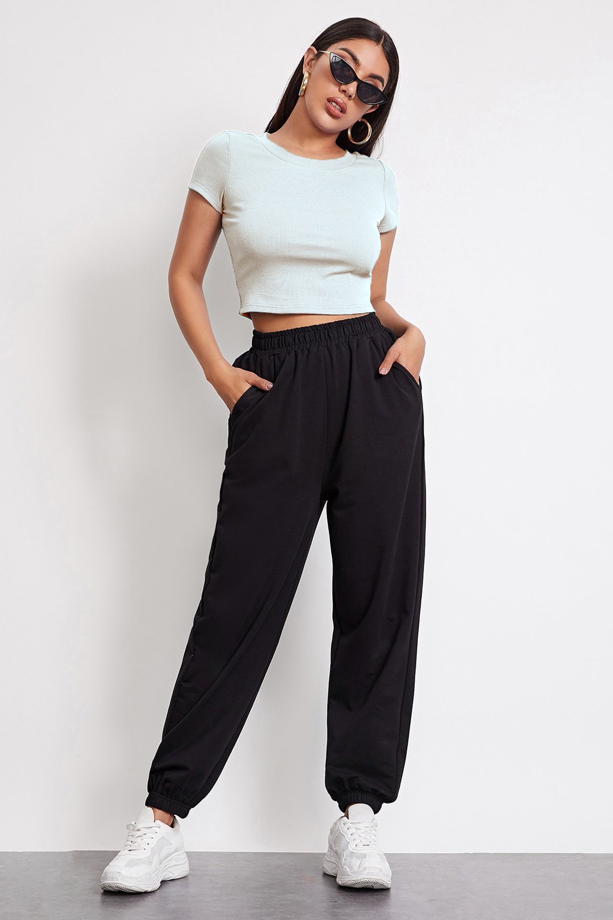 Kadın Beyaz Yuvarlak Yaka Yarım Kol Crop Top Bluz — görsel 4