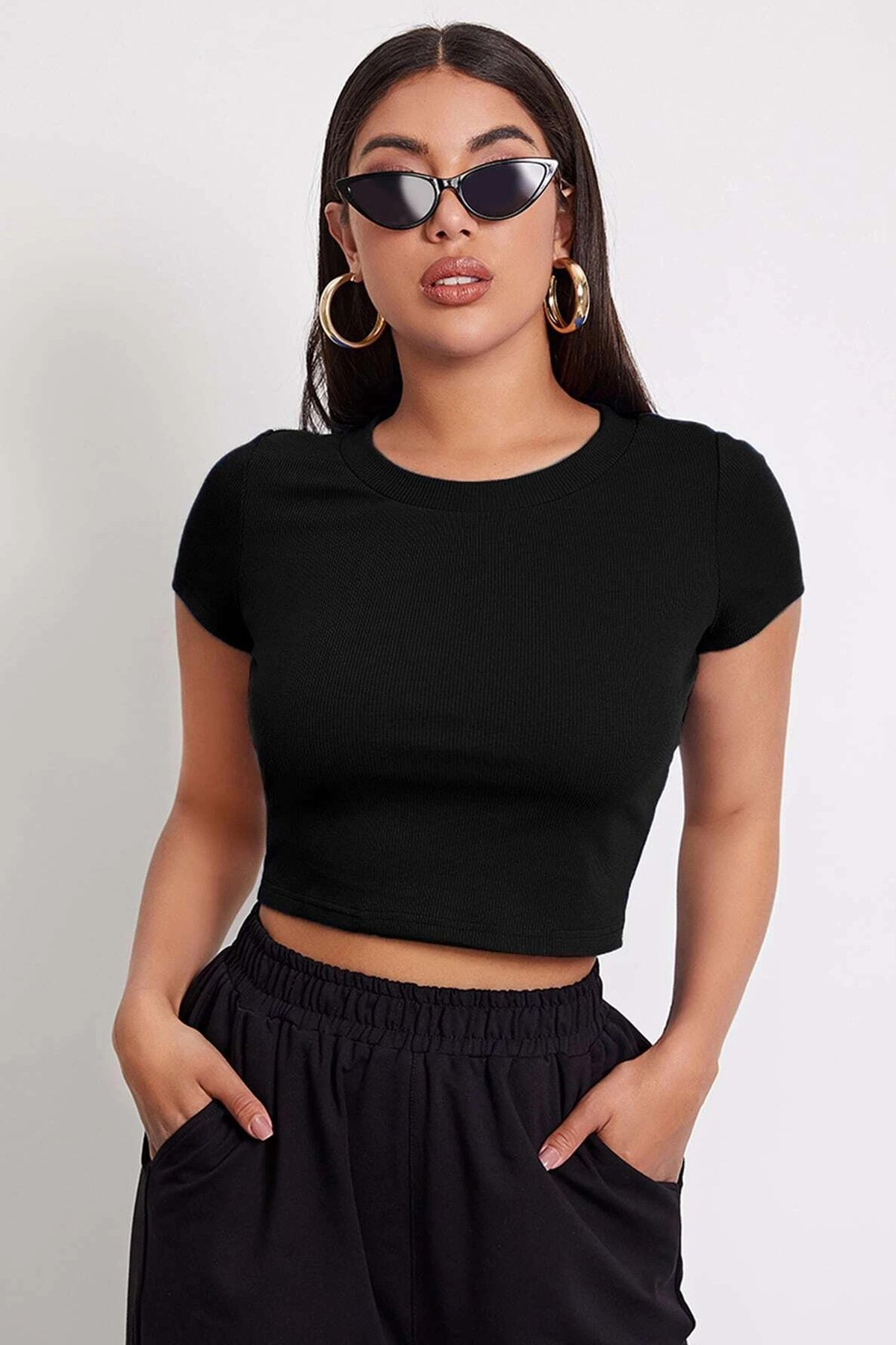 Kadın Siyah Yuvarlak Yaka Yarım Kol Crop Top Bluz