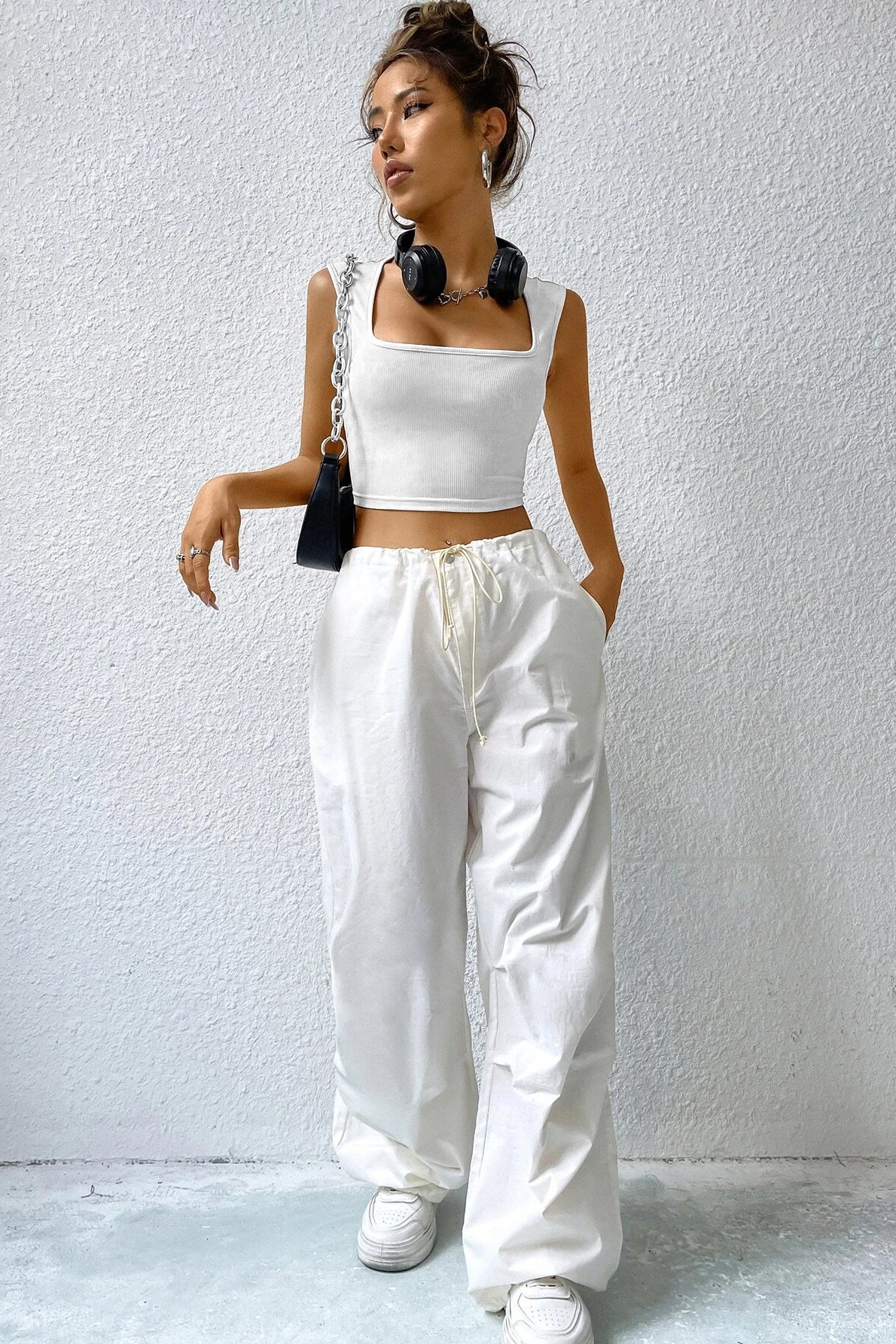 Kadın Beyaz Kare Yaka Kalınlaşan Omuz Detaylı Crop Top Bluz — görsel 7