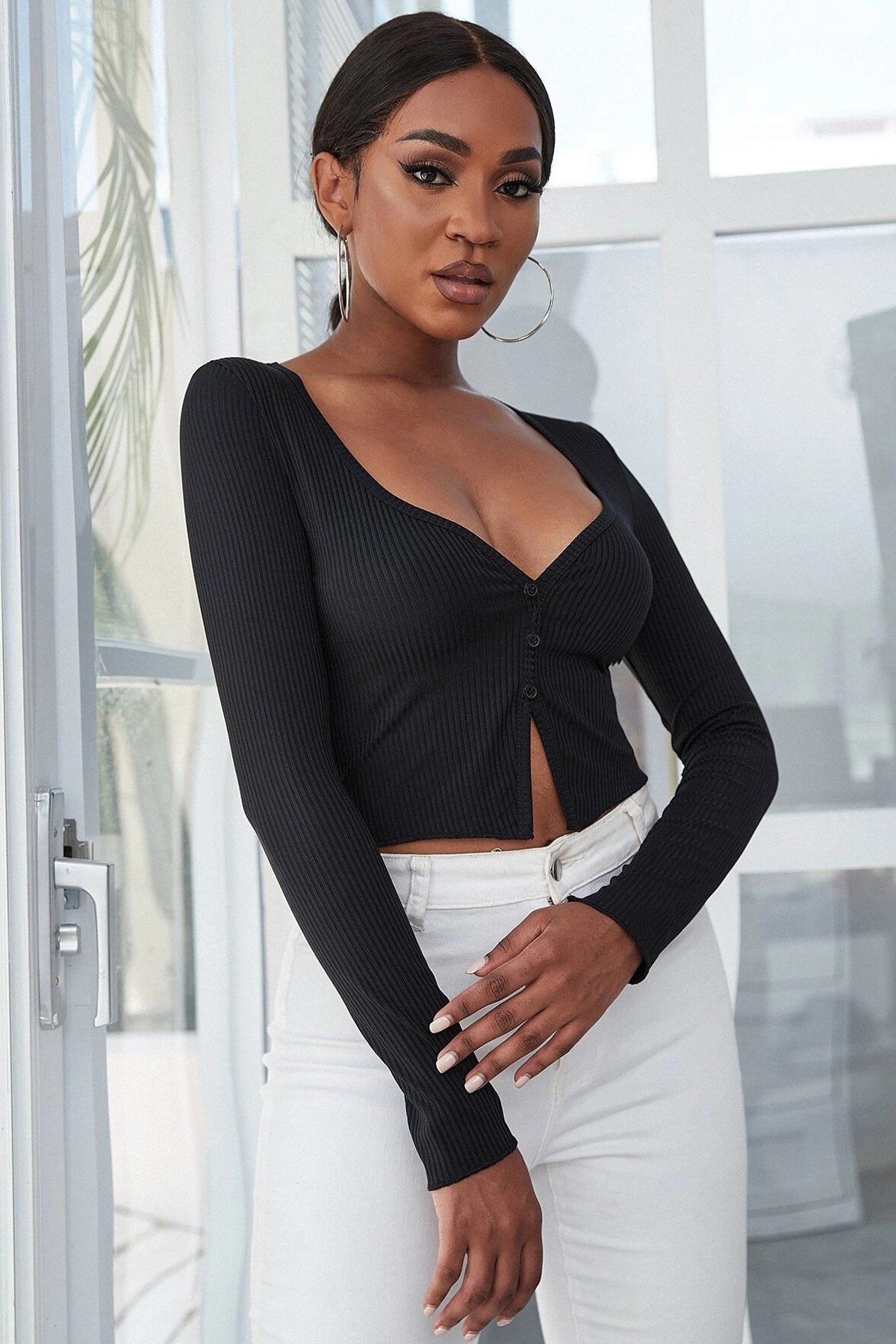 Kadın Siyah Uzun Kollu Düğmeli Göğüs ve Göbek Dekolteli Crop Top Bluz — görsel 5