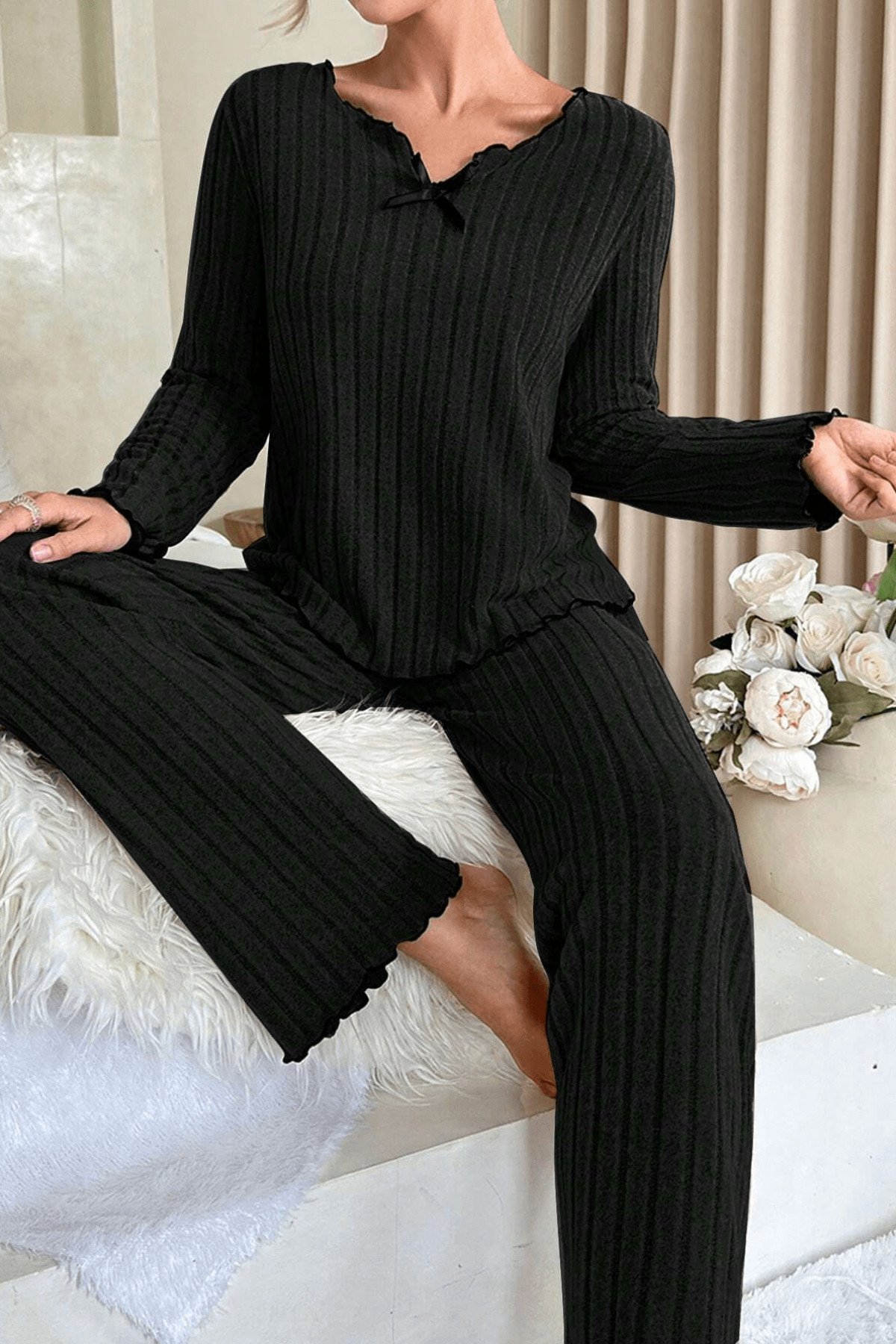 Kadın Siyah Uzun Kollu Fiyonklu Yuvarlak Yaka Mevsimlik Pijama Takımı
